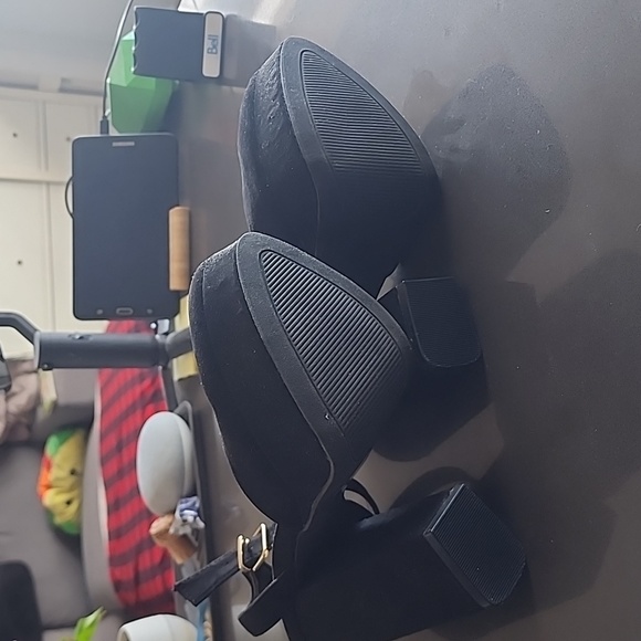 Women's Fashon Nova 6 inch heels. - Picture 4 of 12